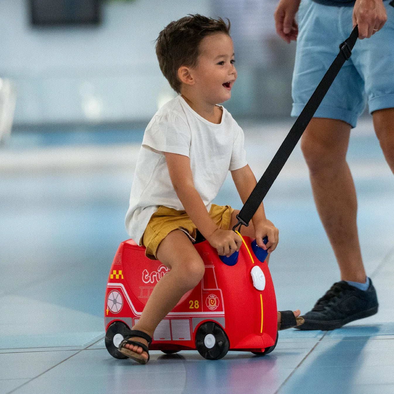 Trunki “Frank the Fire Truck” čemodāns – mazo glābēju čemodāns!