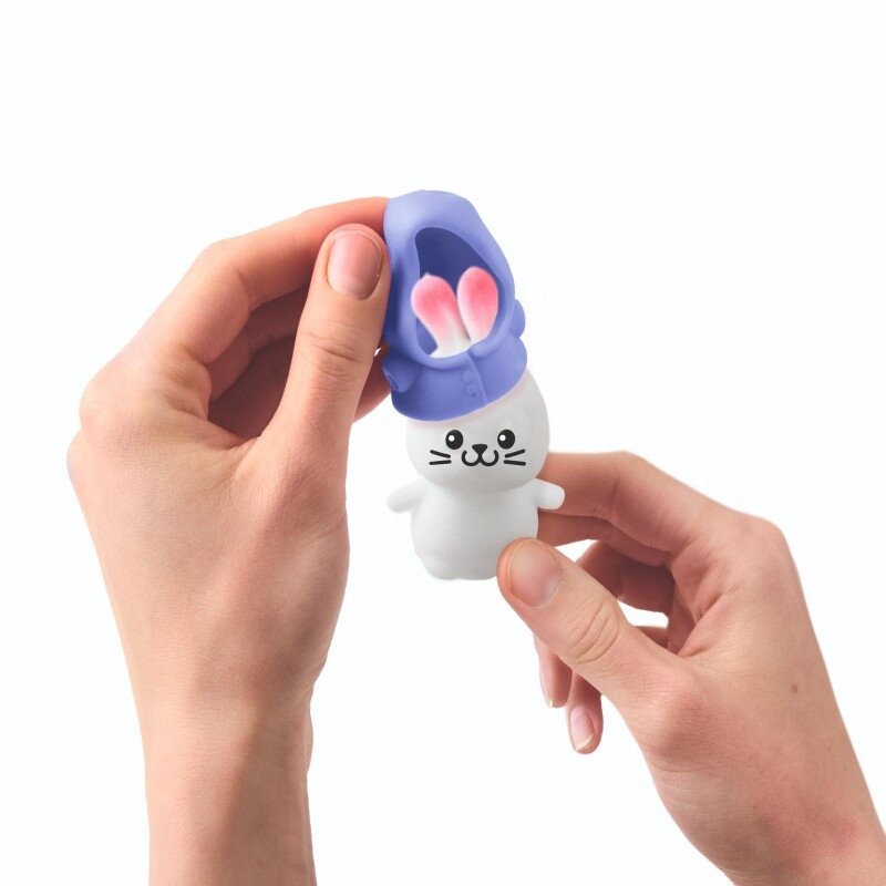 Mini antistresa rotaļlieta “Trusis ar tērpu” – squishy (3 dizaini)