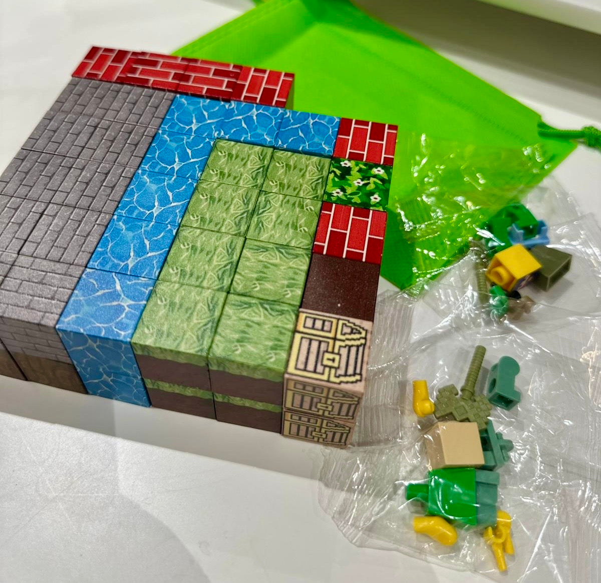 Minecraft stila magnētiskie kluči ar figūriņām – 68 gab.