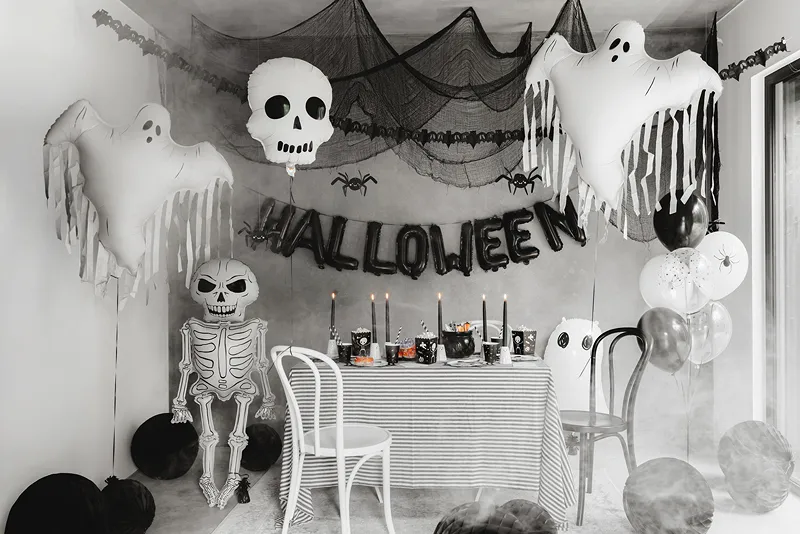 Ghost Foil Balloon with Fringe – Halloween Decoration, 93 × 86 cm