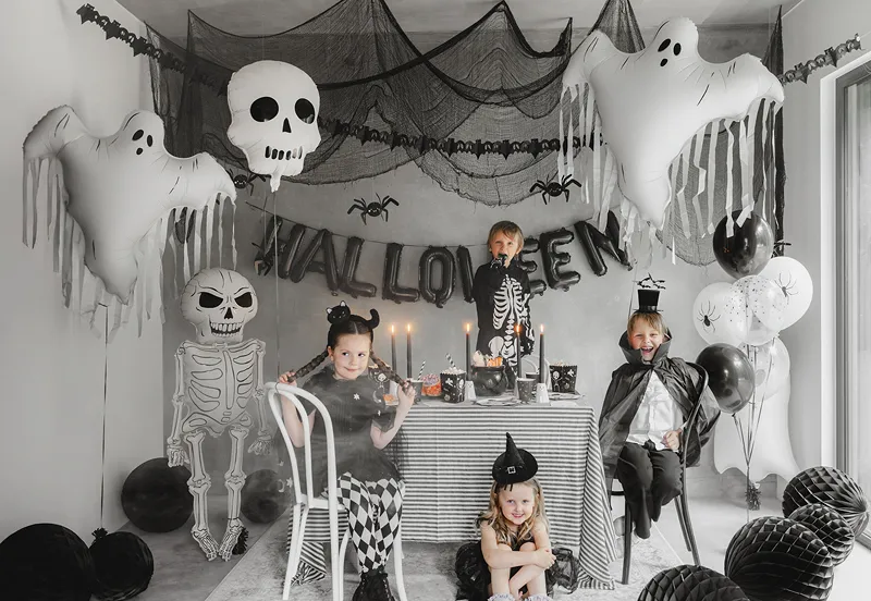 Ghost Foil Balloon with Fringe – Halloween Decoration, 93 × 86 cm